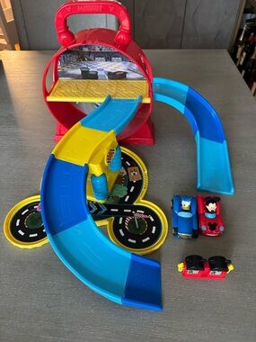 Disney Junior Mickey Mouse Stow N Go Foldable Racing Playset